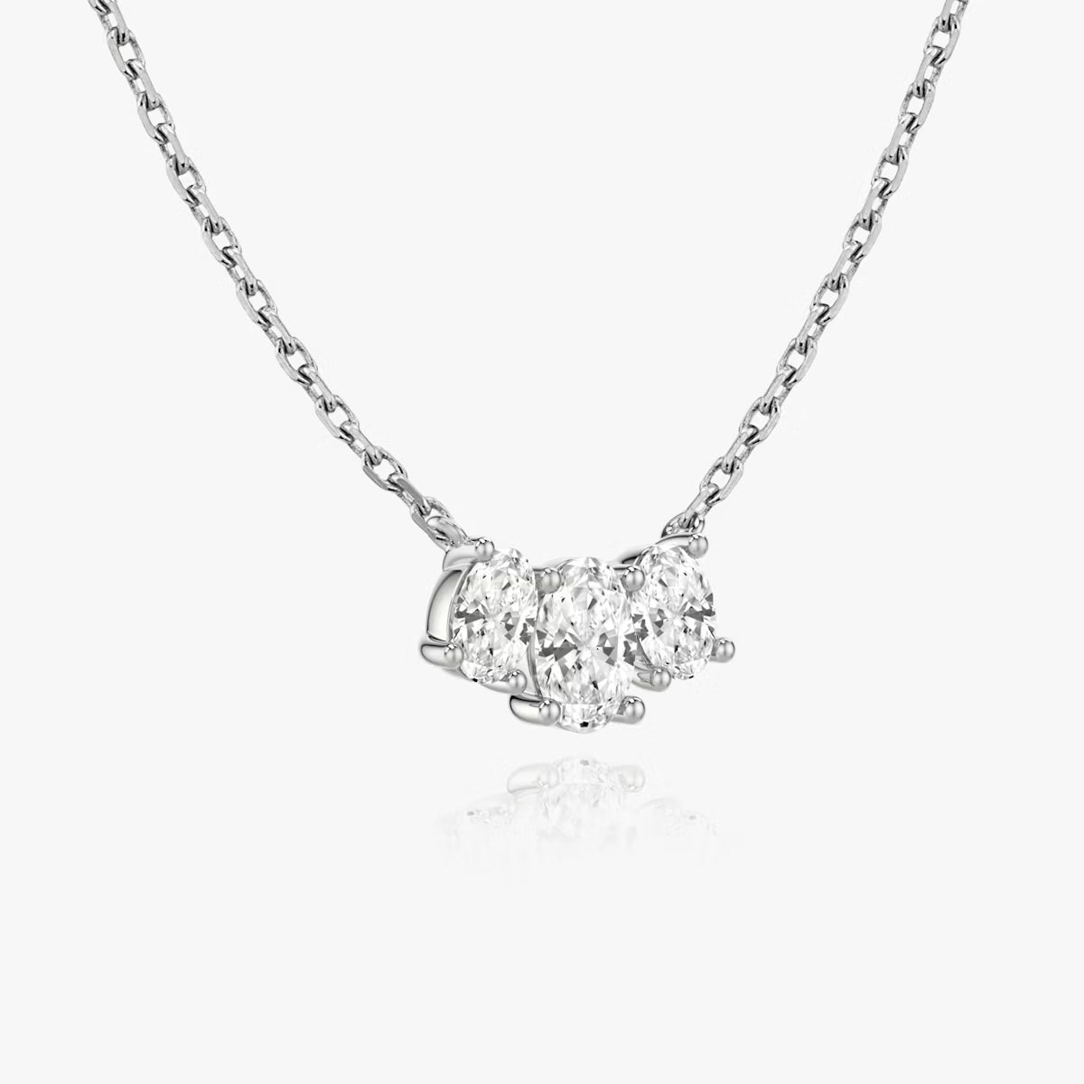 4 Carat Oval Üçtaş Tasarım Pırlanta Kolye White açılı görünüm