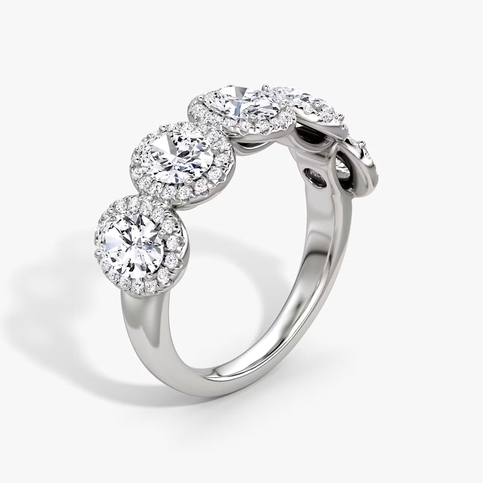 2.50 Carat Oval Kesim Beştaş Halo Beyaz Altın Dik Açı