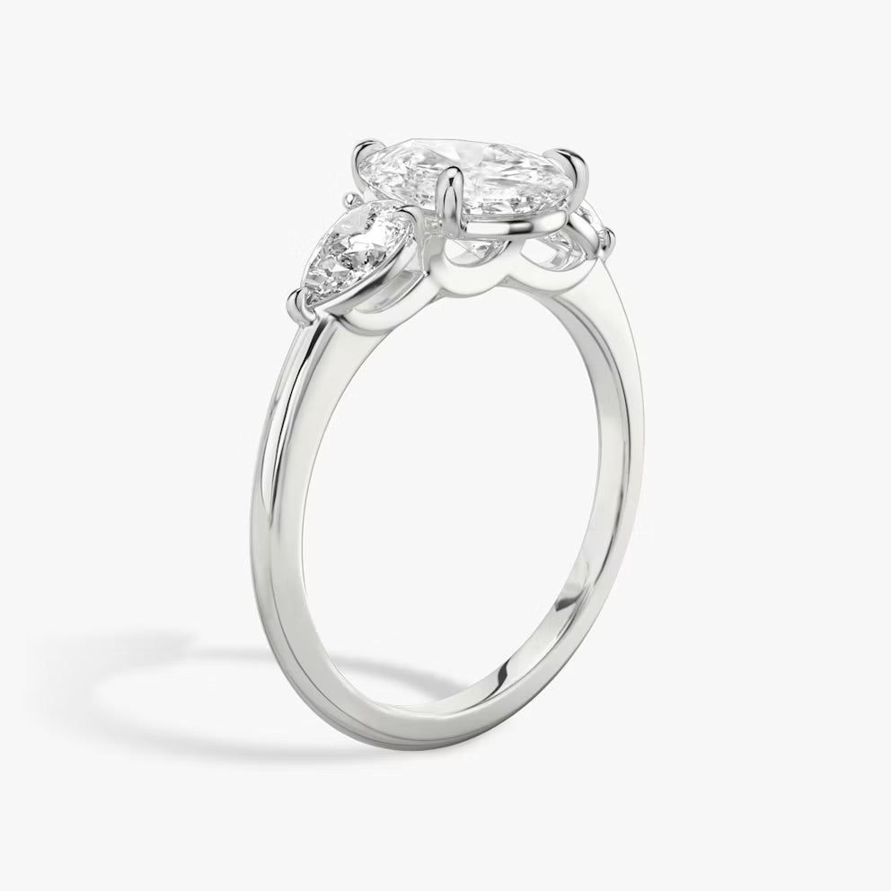 5,00 Carat Damla Üçtaş Pırlanta Yüzük Beyaz Altın yan görünüm